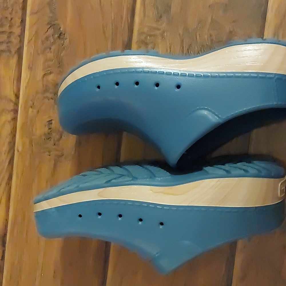 Dansko Size 37 Lightweight Clogs